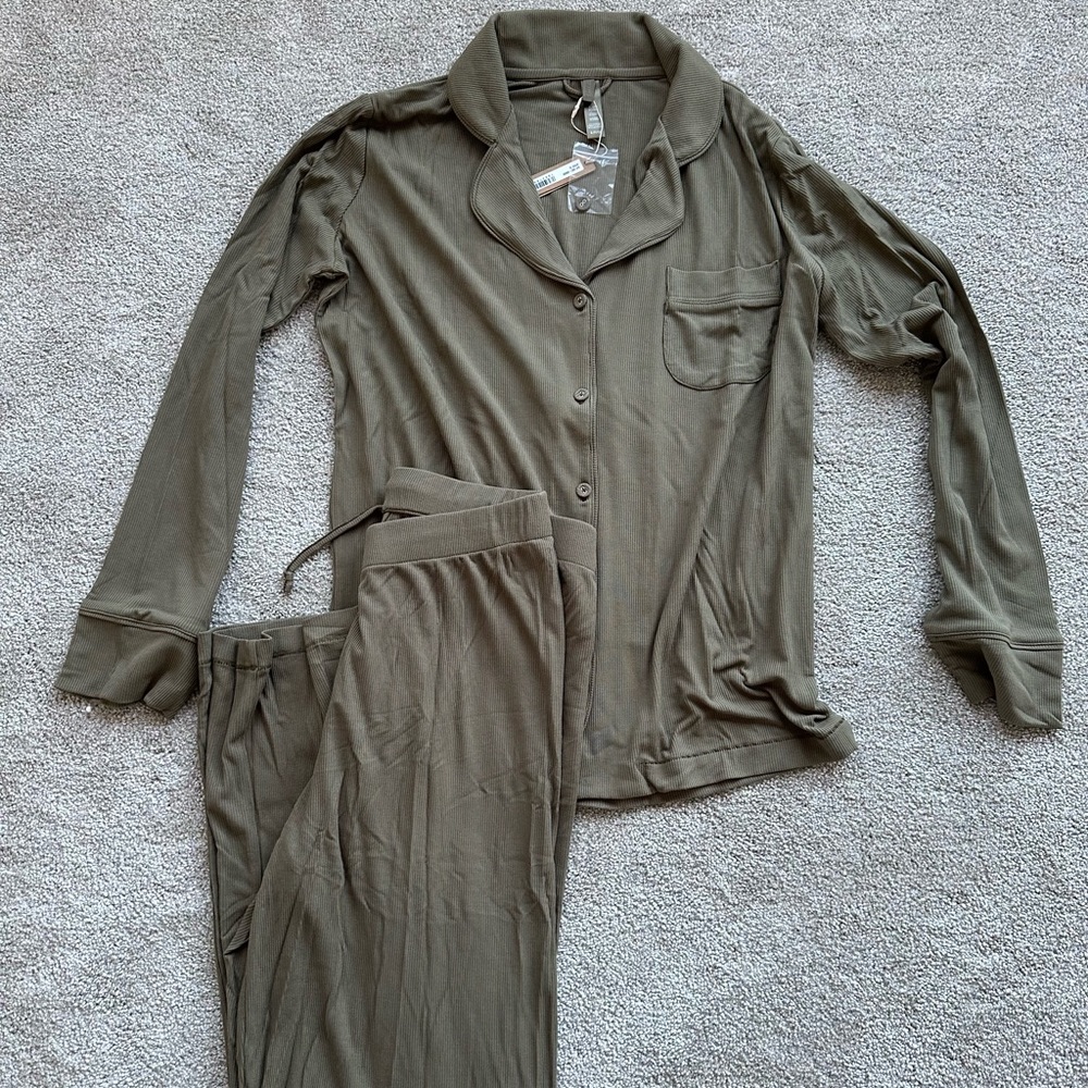 NWT SKIMS army green soft rib pajamas